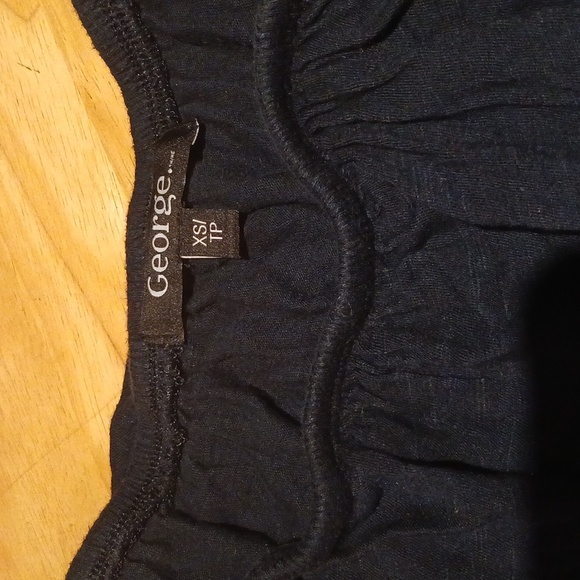 Woman's short sleeve top - Picture 2 of 4